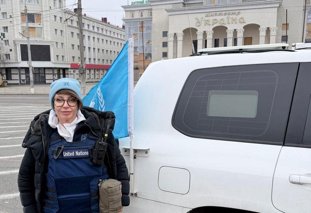 Ольга Скриповская, сотрудник ООН по координации полевой безопасности, в ходе миссии в Херсоне, Украина.